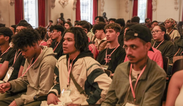 Jovens durante lançamento do programa Jovens Defensores Populares no Estado de São Paulo